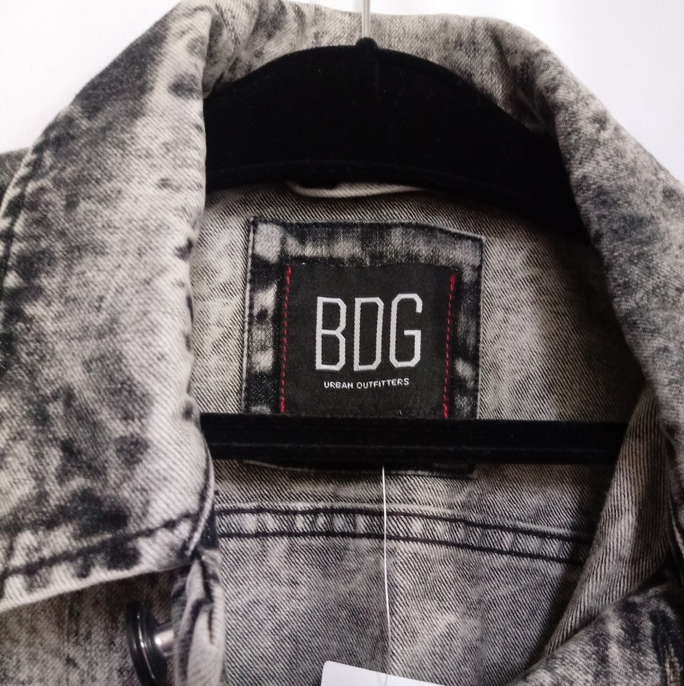 New w/Tags BDG Denim Trucker Jacket From Urban Outfitters - Picture 6 of 13